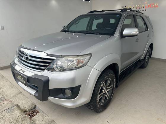 TOYOTA HILUX SW4 2.7 SR 4X2 16V FLEX 4P AUTOMÁTICO TOYOTA HILUX SW4 2.7 SR 4X2 16V FLEX 4P AUTOMÁTICO